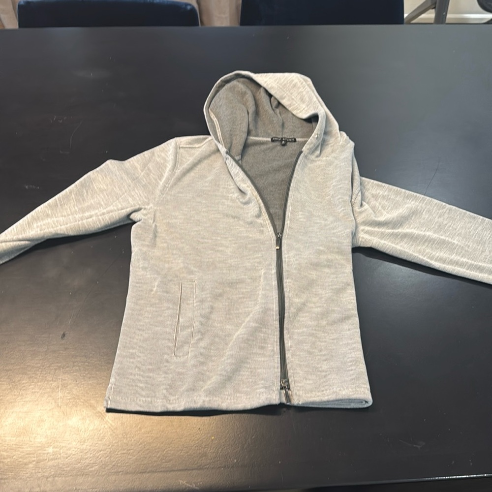 Robert barakett zip up sweater, 9/10 condition.  Missing hood laces